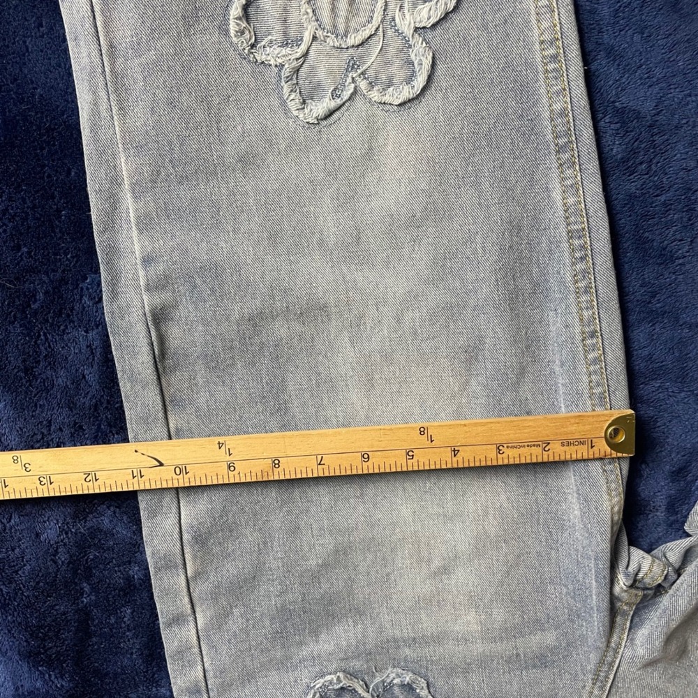Cali 1850 Womens Light Wash Wide Leg Jeans Daisy Flower Patch Distressed Size 9 - Picture 8 of 10